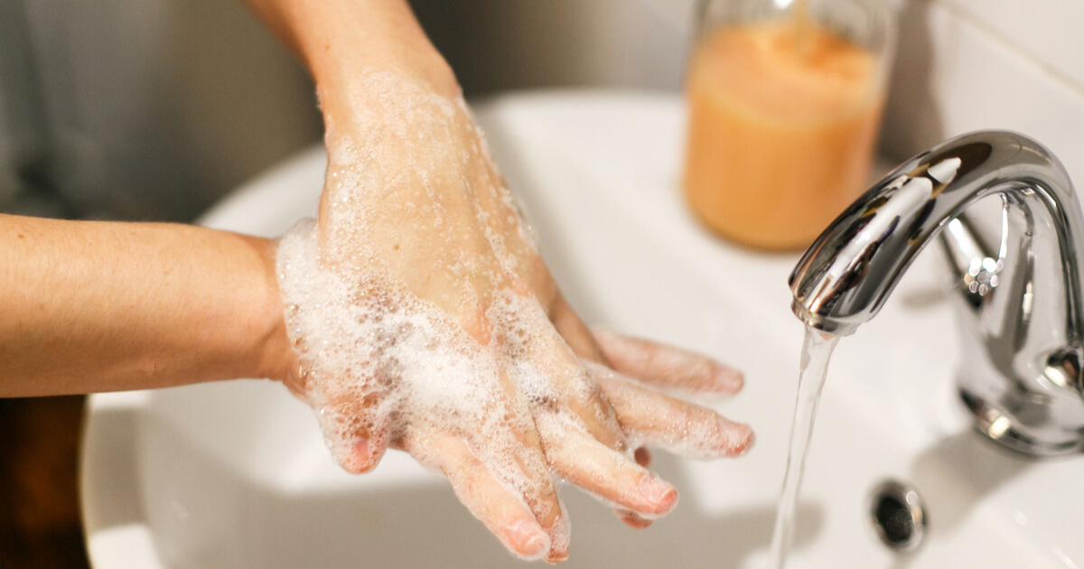 medio cuidadosamente Orientar Cómo lavar nuestras manos de forma correcta? - Universidad Católica Santo  Toribio de Mogrovejo
