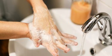 ¿Cómo lavar nuestras manos de forma correcta?