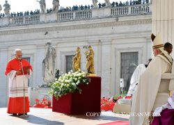 Discurso de Homenaje del Cardenal Prevost al Papa y Compromiso con la Iglesia Universal en el Consistorio de Nuevos Cardenales