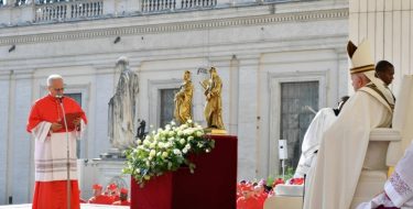 Discurso de Homenaje del Cardenal Prevost al Papa y Compromiso con la Iglesia Universal en el Consistorio de Nuevos Cardenales