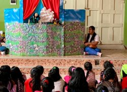 Estudiantes de Educación Inicial realizan Teatro de Títeres a niños de la Parroquia San José