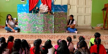 Estudiantes de Educación Inicial realizan Teatro de Títeres a niños de la Parroquia San José
