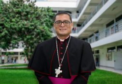 USAT presenta a su nuevo gran canciller: Monseñor Edinson Farfán Córdova