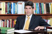 Destacado constitucionalista peruano comparte saberes con estudiantes de la Facultad de Derecho USAT