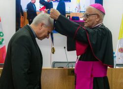 Gran canciller USAT recibe Medalla de Oro de Santo Toribio de Mogrovejo, máxima distinción del Episcopado Peruano