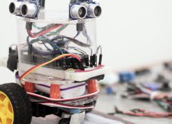 Nuevos equipos de robótica y automatización para Ingeniería USAT