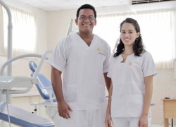 Egresados de Odontología USAT ganan premio regional
