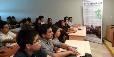 Cooperación Suiza dicta taller a estudiantes de economía USAT